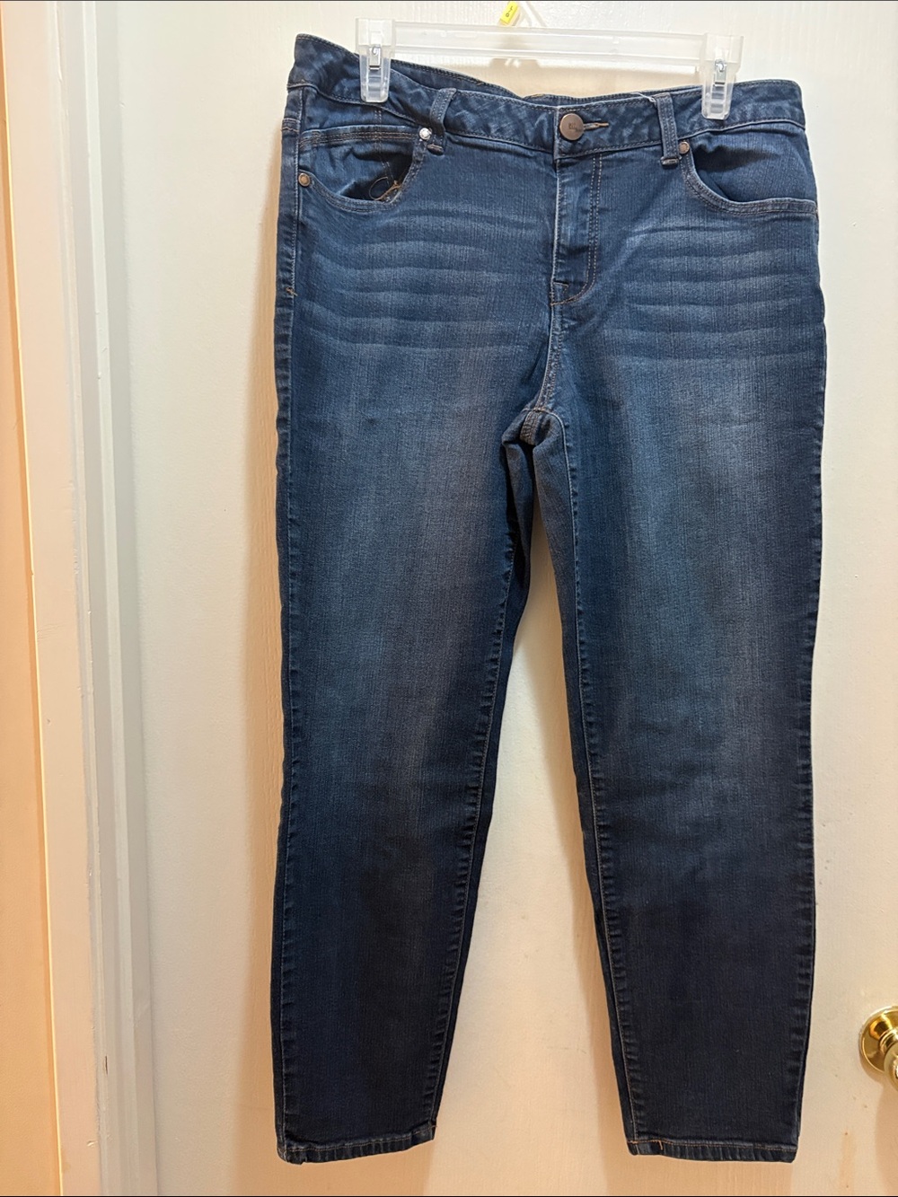 1822 Denim Women's Skinny Jeans in Dark Blue Wash